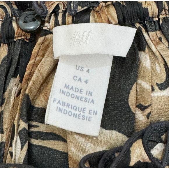 H&M Ruffle-collar Blouse Size 4 Darkest Green Floral - Picture 7 of 11